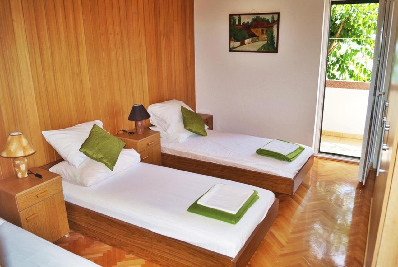 Apartments By The Sea Krilo Jesenice, Omis - 15145 Jesenice  Exterior foto